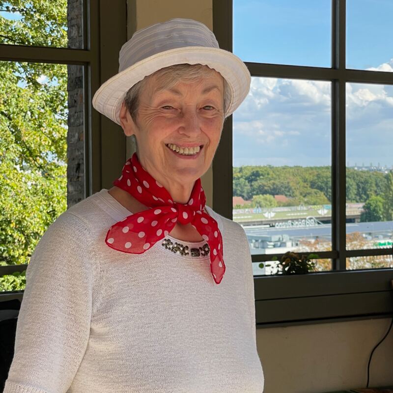 Frau Maurer von der Töpferei Maurer in Sachsenhausen