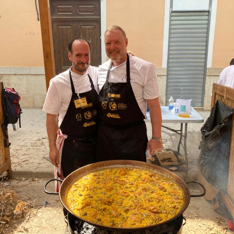 Nach 2 Stunden schweißtreibender Arbeit: authentische Paella Valenciana ©bb