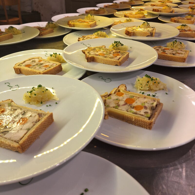 Anrichten der Pastete ©lm