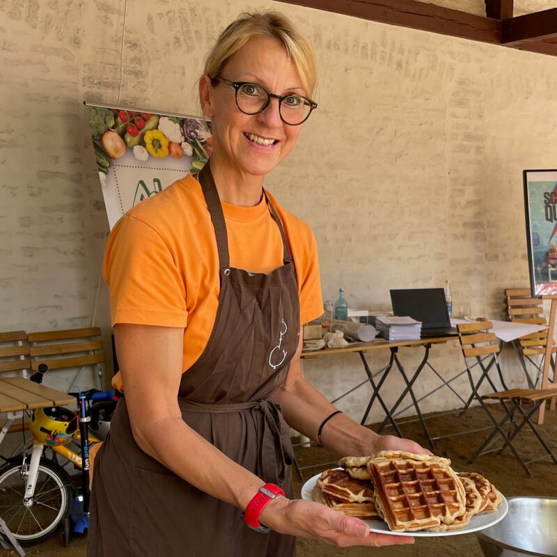 Monika am Waffelstand